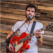 Guitarrista con años de experiencia como docente, músico de directo y de estudio